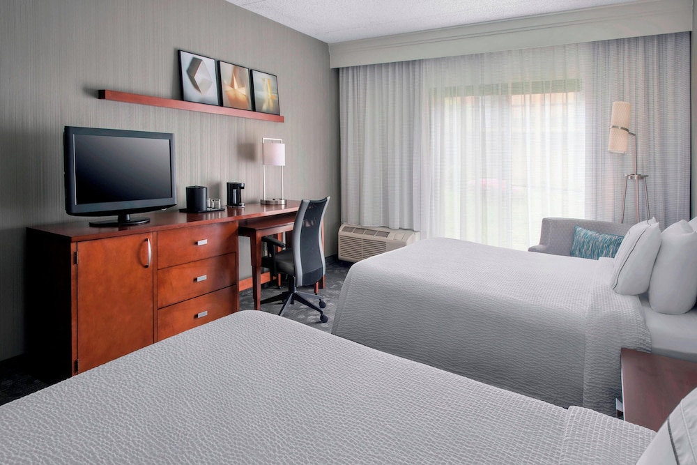 Courtyard by Marriott Newark Liberty International Airport - photo 6
