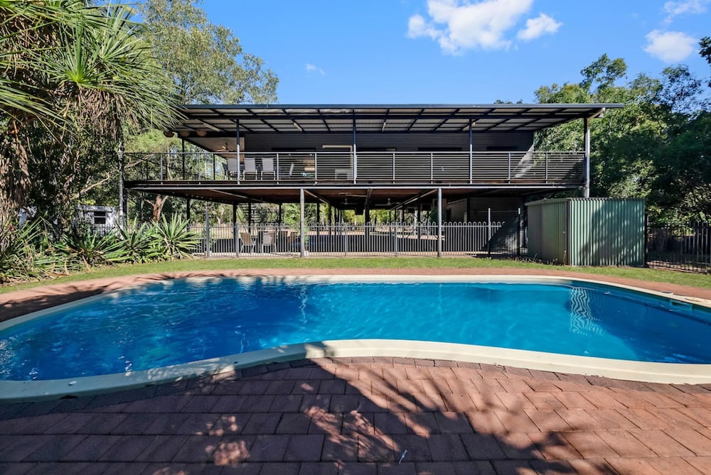 Zen Pandanus Point Pool Backyard Balcony - carbon neutral hotel in Unknown City