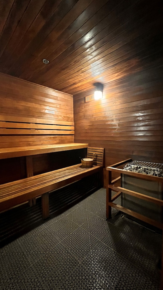 Cannery Pier Hotel & Spa - photo 82