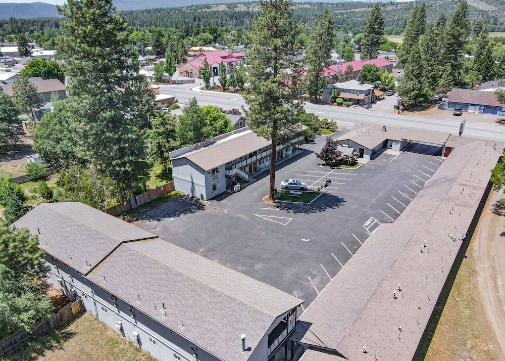 Charm Motel & Suites - photo 85
