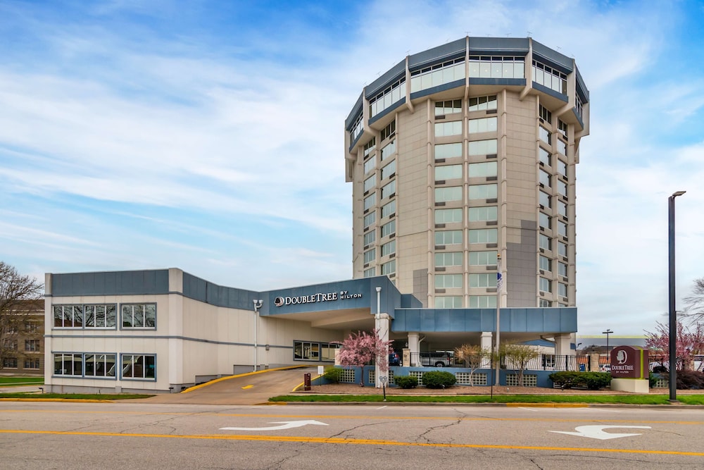 DoubleTree by Hilton Hotel Jefferson City — 4-Star Luxury Hotel in Jefferson, United States