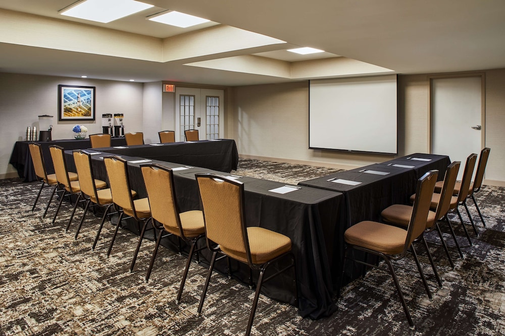Hampton Inn & Suites Chapel Hill Durham Area - photo 37