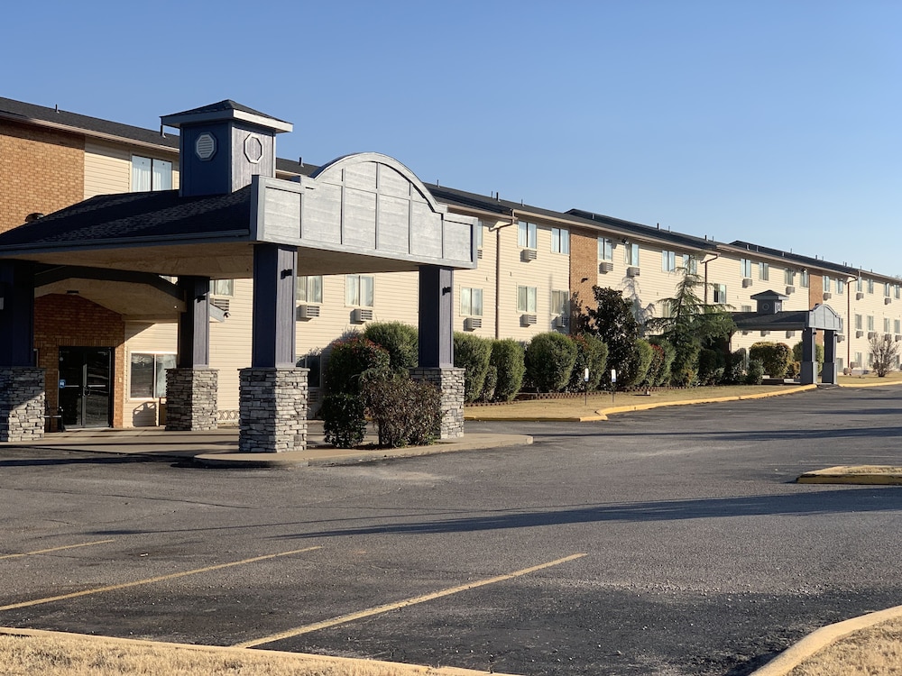 Brentwood Inn in Clinton, United States