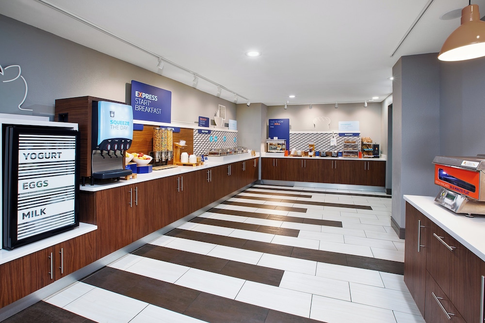Holiday Inn Express & Suites W. Monroe by IHG - photo 34
