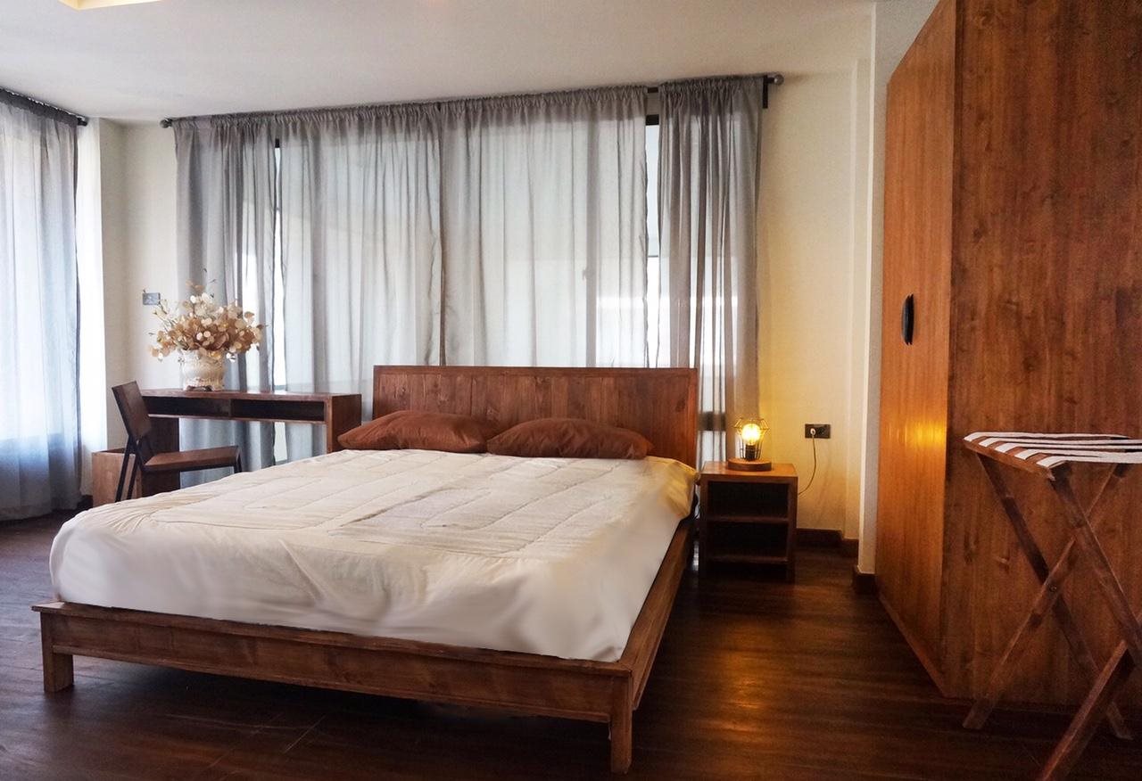 Henry S Hotel Gastropub — Khlong Toei