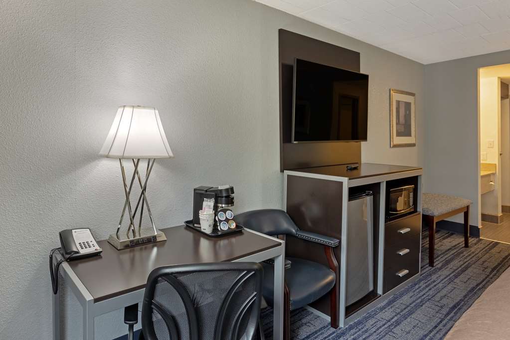 Best Western Plus Reading Inn & Suites - photo 17