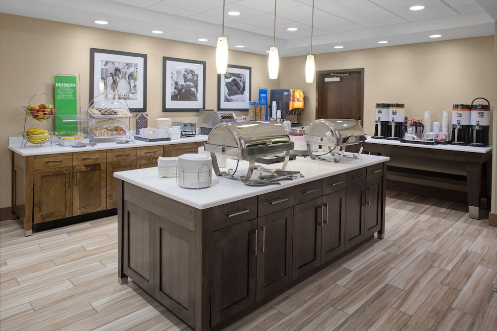 Hampton Inn & Suites Syracuse North Airport Area - photo 57