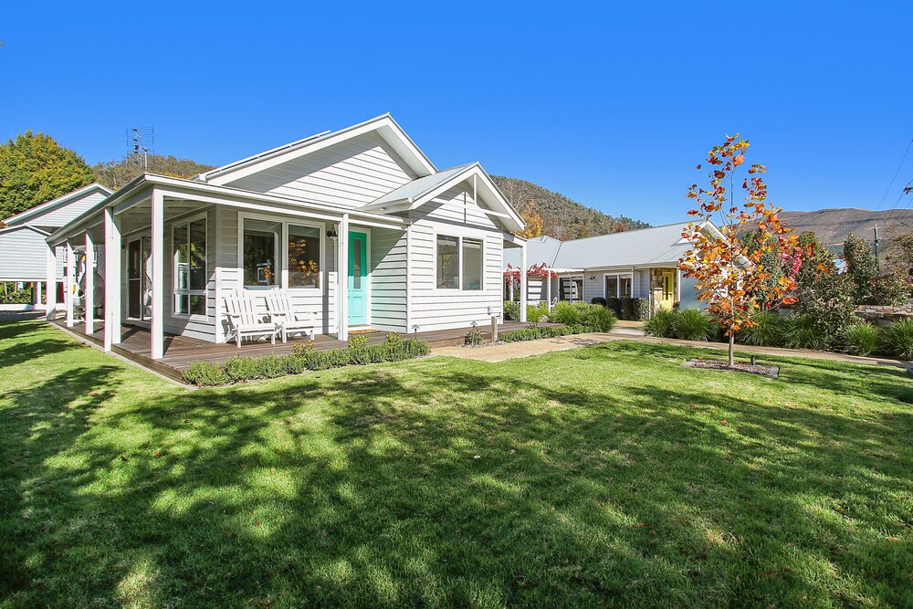 Spring Home Our Place at Bright — 4-Star Luxury Hotel in Bright, Australia