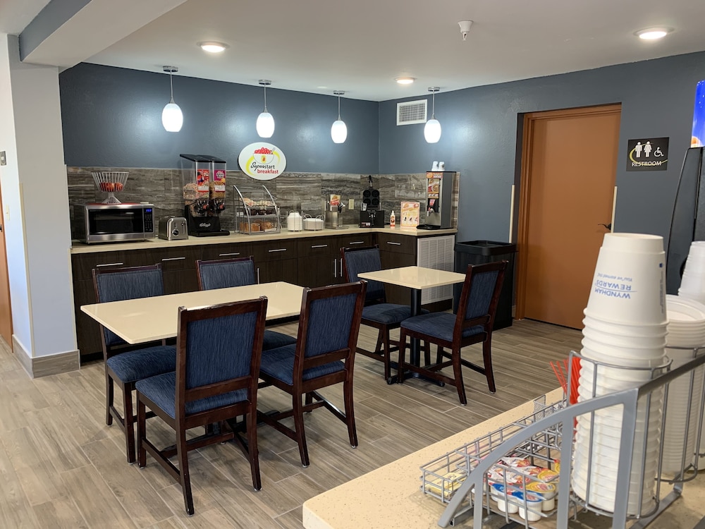 Super 8 by Wyndham Cookeville - photo 14