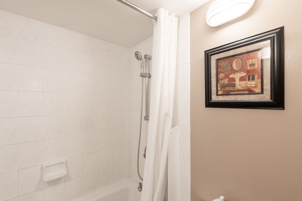 Waikiki Banyan Condo Located One Block From Waikiki Beach by Koko Resort Vacation Rentals - photo 105