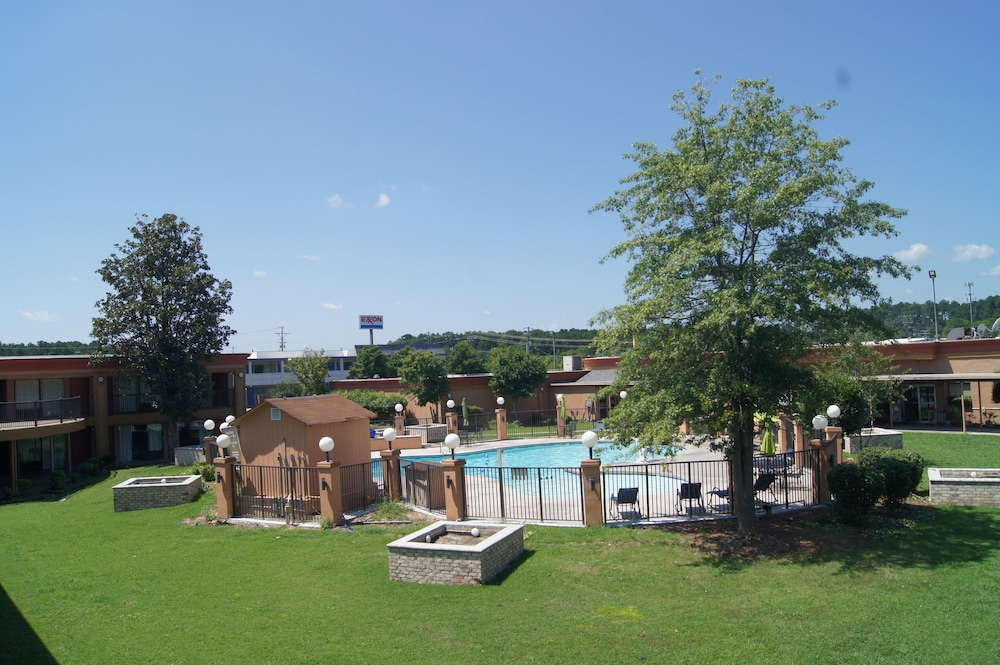 Days Inn by Wyndham Durham Near Duke University - photo 81