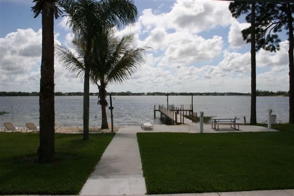 Lake Grassy Inn & Suites - photo 21