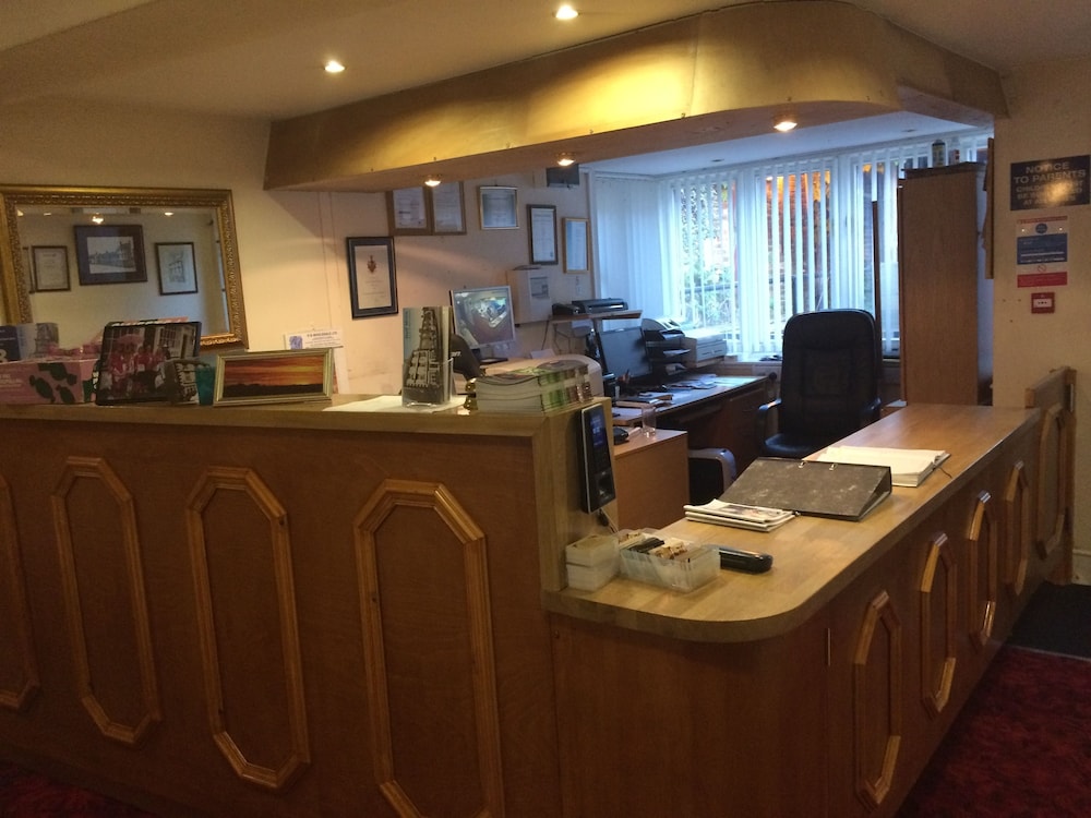 Half Moon Hotel — Alford — photo 2
