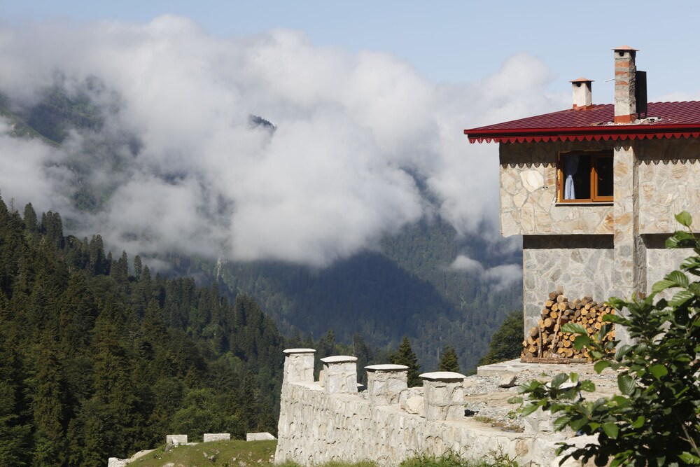 Serinyer Dagevi in Camlihemsin, Turkey