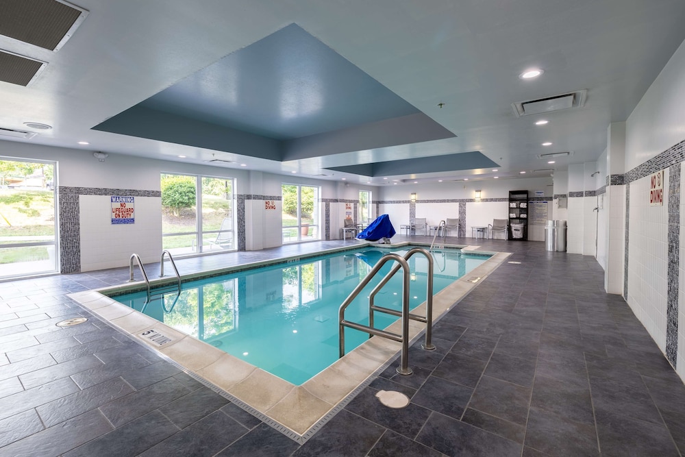 Hampton Inn & Suites Greensboro Coliseum Area - photo 50