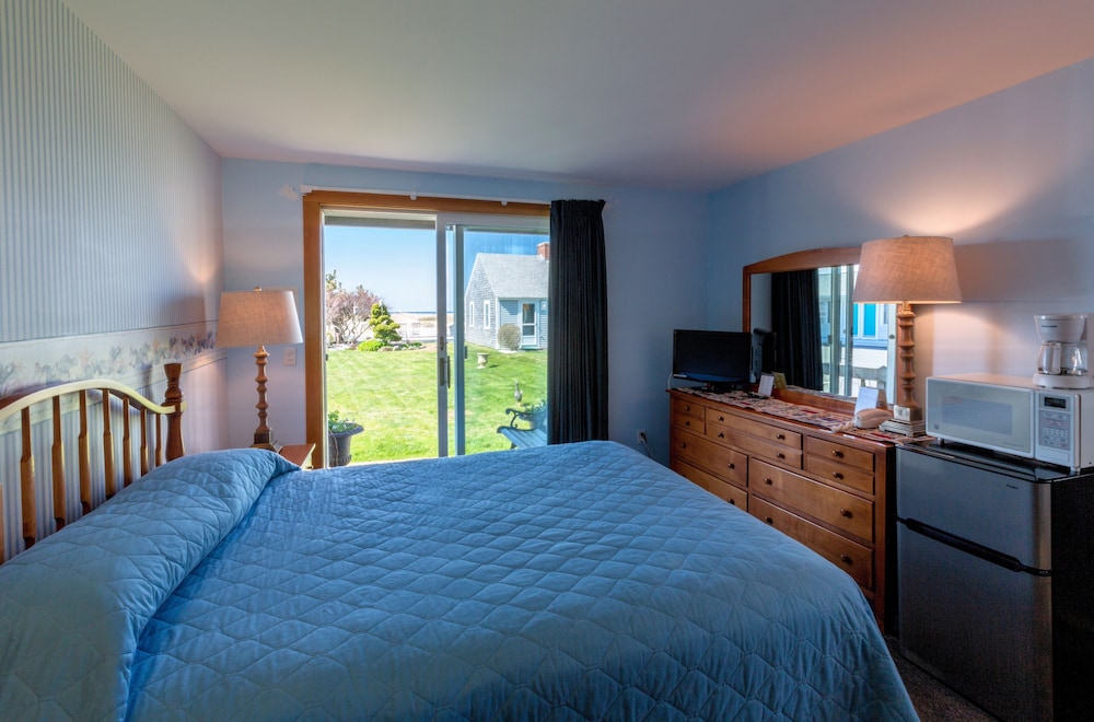 East Harbour Motel and Cottages - photo 4