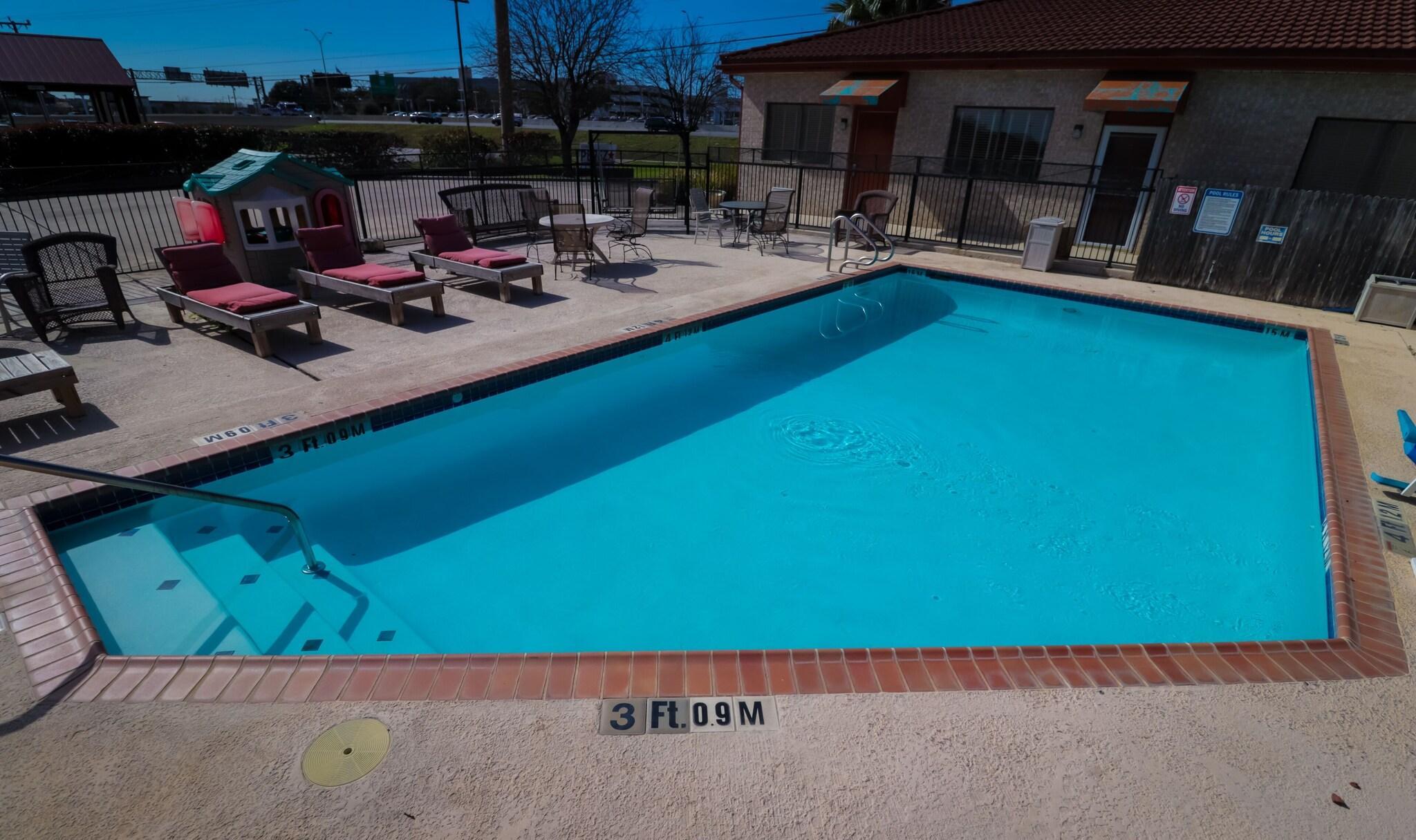 University Inn & Suites San Antonio - photo 6