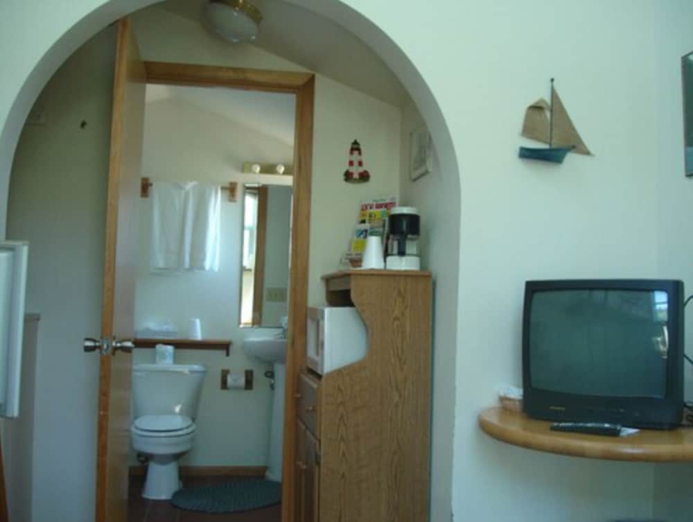 The Dublin House Motel - photo 41