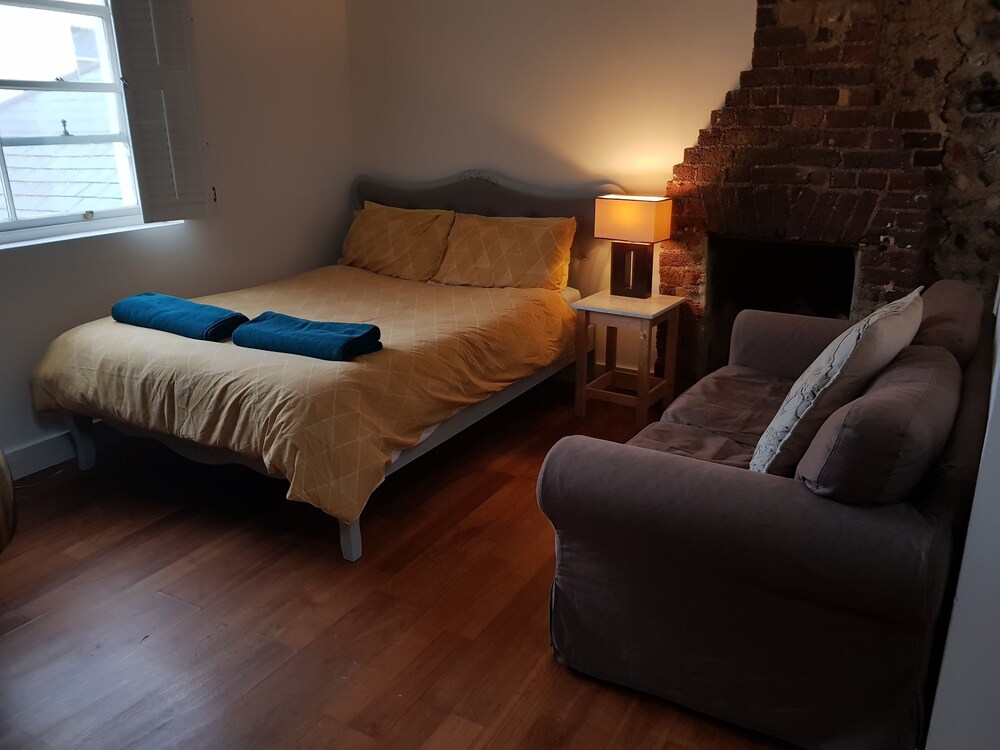 Waynes Place — Brighton — photo 2