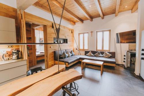 Luxus Chalet am Fluss — 4-Star Luxury Hotel in Wackersdorf, Germany