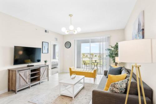 Modern Storey Lake Resort Disney Orlando 3161 305 — 4-Star Luxury Hotel in Kissimmee, United States