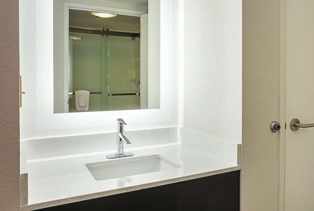 La Quinta Inn & Suites by Wyndham Rancho Cordova Sacramento - photo 23