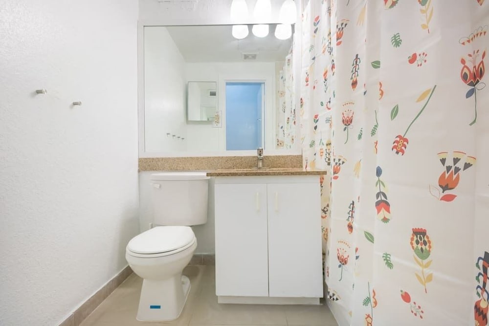 437 Studio Hollywood Beach Resort - photo 5