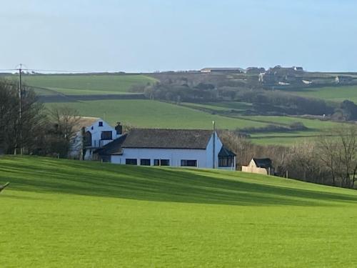 Pembrokeshire Near Beach With A Hot Tub — Pembroke — photo 2