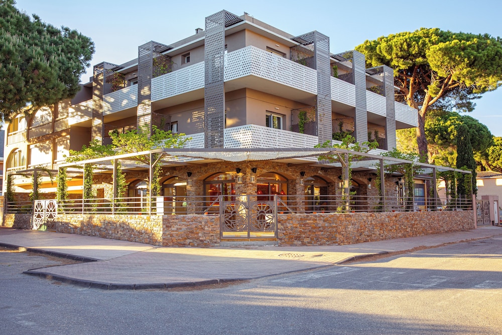 Hôtel La Ménado in Cavalaire-Sur-Mer, France