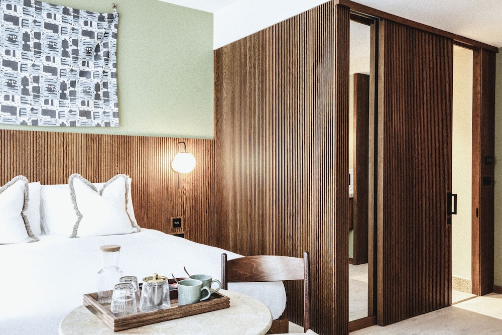 Mollie's Manchester — 4-Star Luxury Hotel in Manchester, United Kingdom