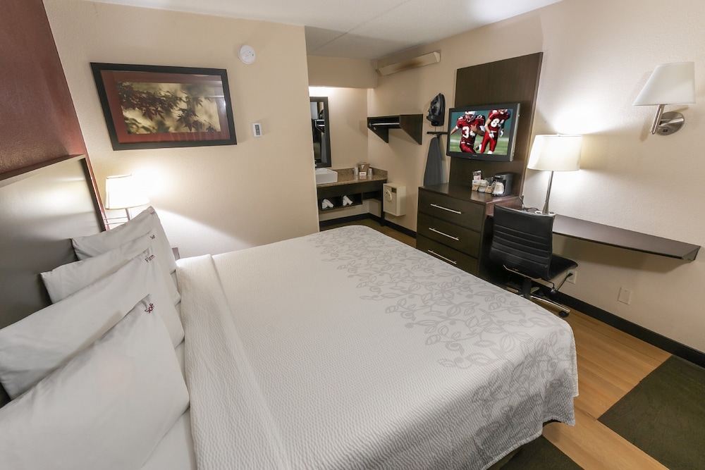 Red Roof Inn PLUS St Louis Forest Park Hampton Ave - photo 18
