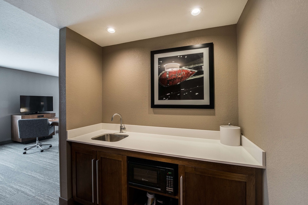 Hampton Inn & Suites Wixom - photo 18