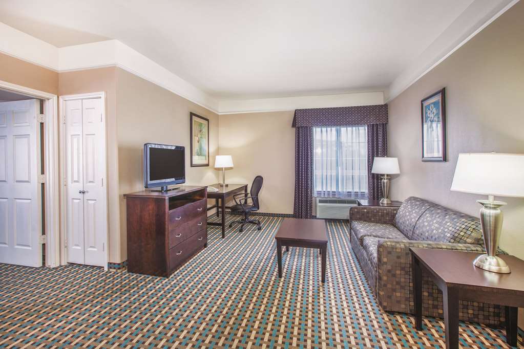 La Quinta Inn & Suites by Wyndham Bay City - photo 18