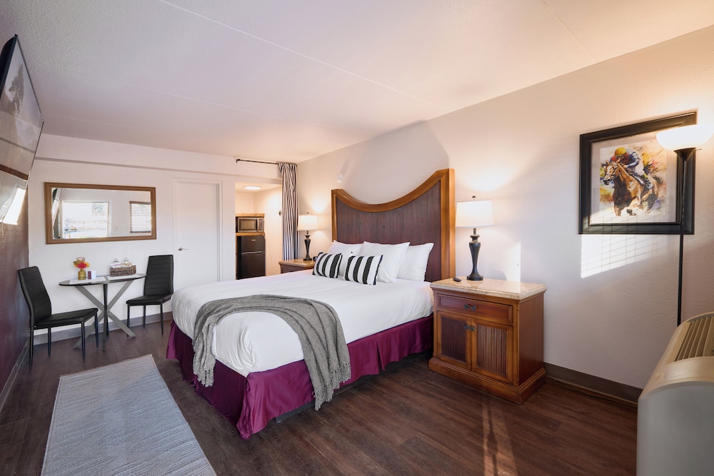 Days Inn by Wyndham Hot Springs in Hot Springs, United States