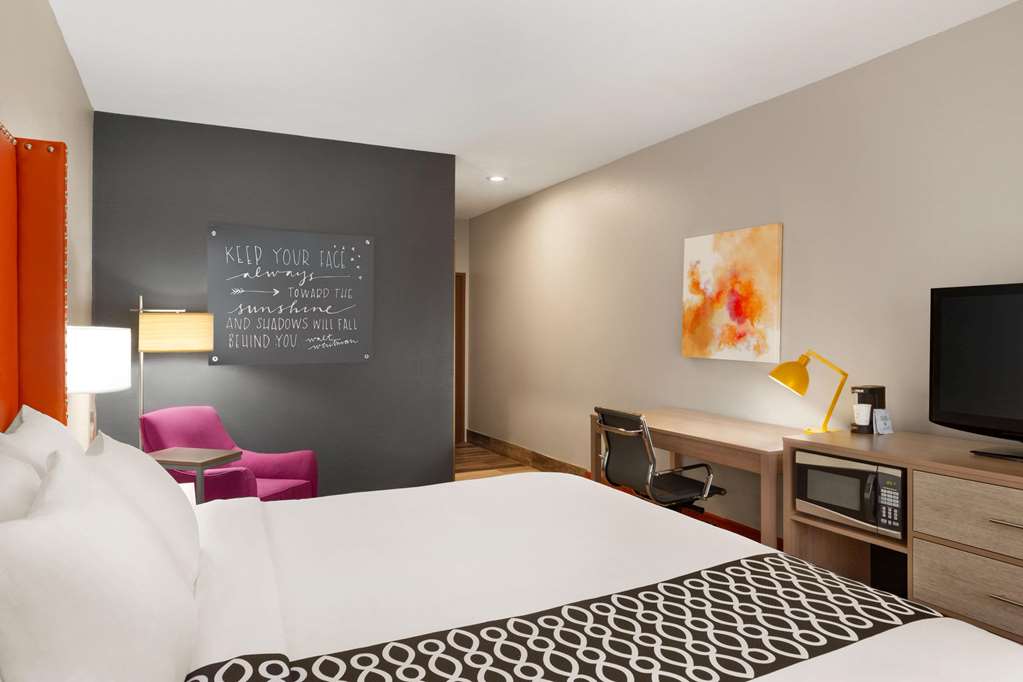 La Quinta Inn & Suites by Wyndham Lackawanna - photo 8