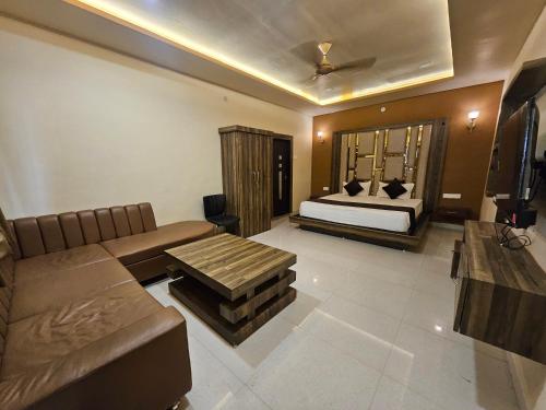 Hotel Midway Treat Rajgarh — Rajgarh