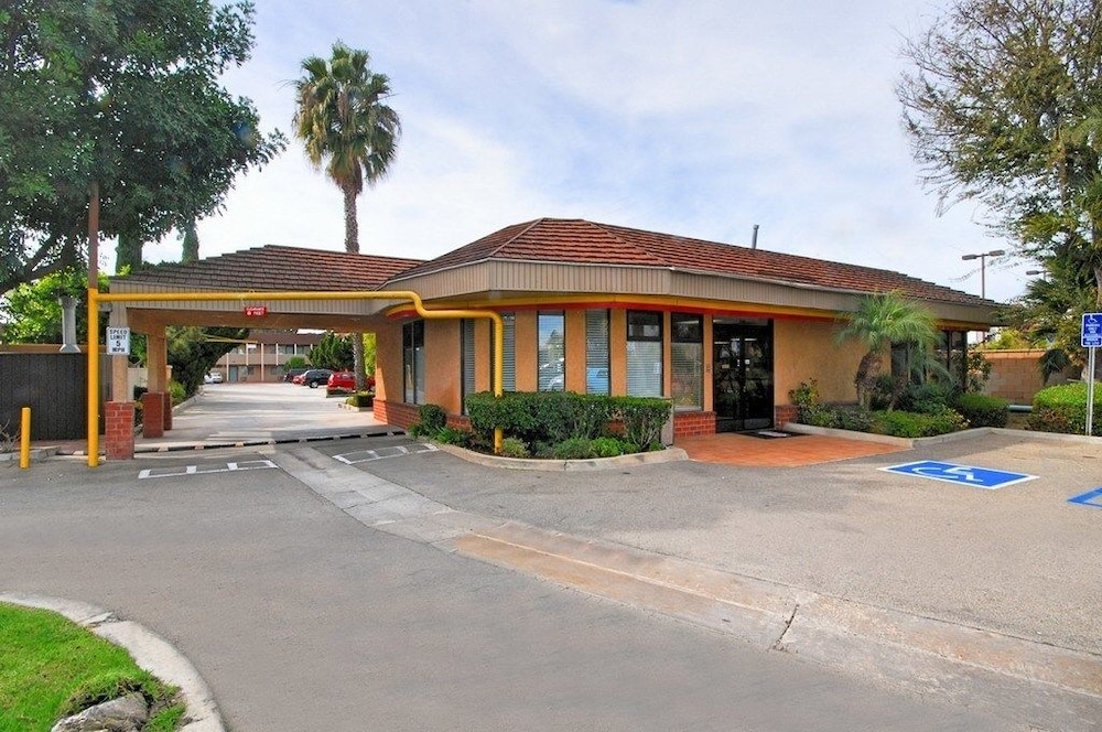 Costa Mesa Inn - photo 28