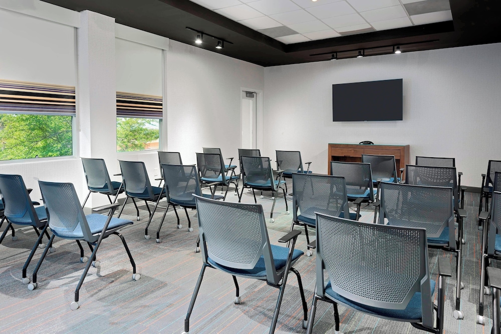 Aloft Jacksonville Airport - photo 35