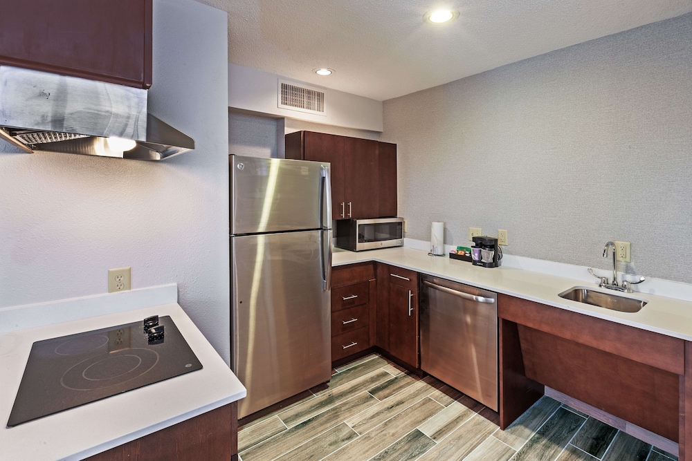 Homewood Suites by Hilton Greensboro - photo 16