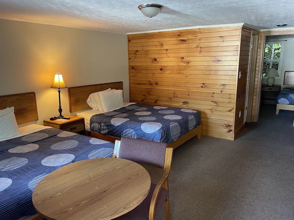 A Holiday Motel - photo 5