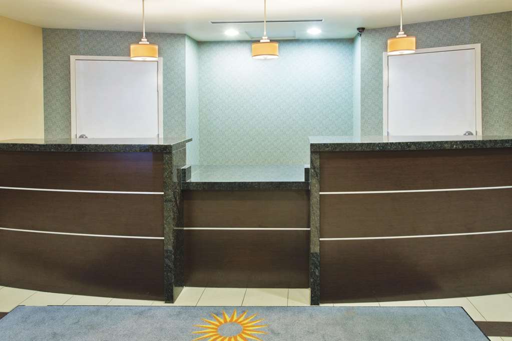 La Quinta Inn & Suites by Wyndham Columbus Grove City - photo 6