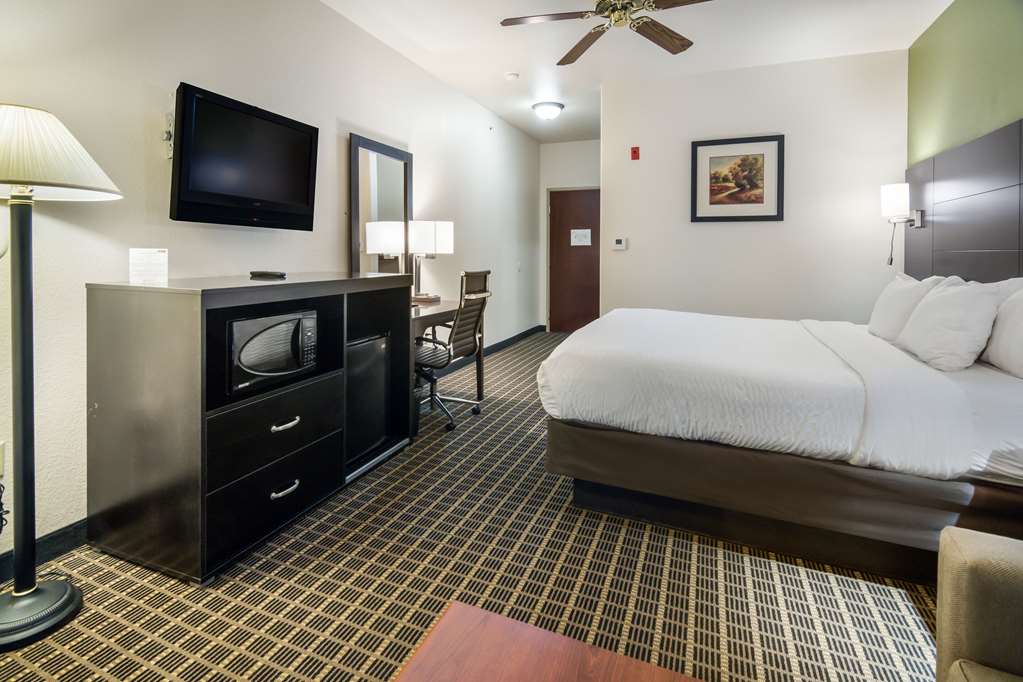 Clarion Inn & Suites Weatherford South - photo 10