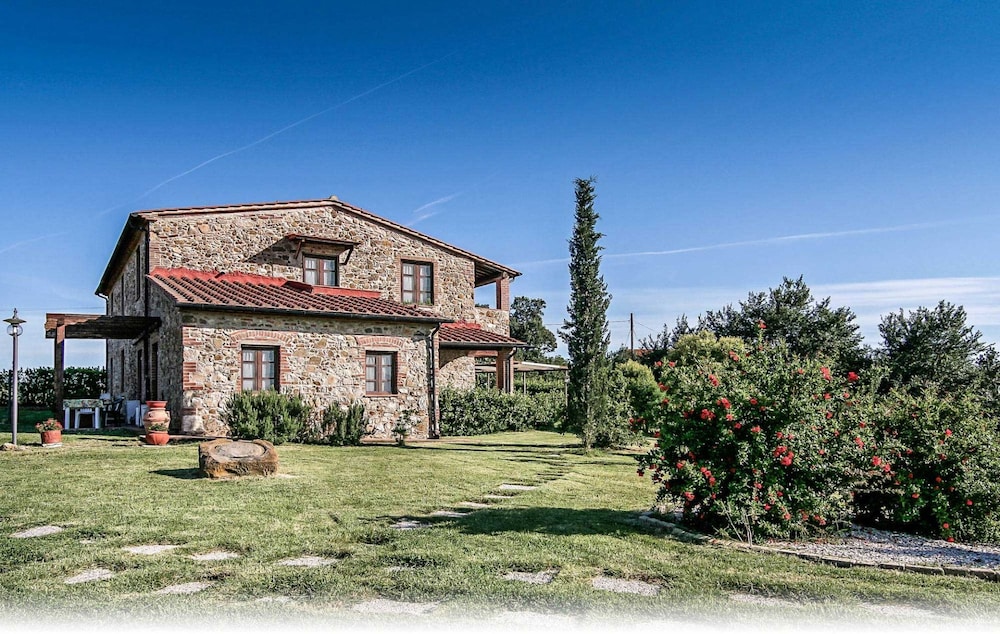 Borgo Campetroso — 4-Star Luxury Hotel in Monterotondo Marittimo, Italy