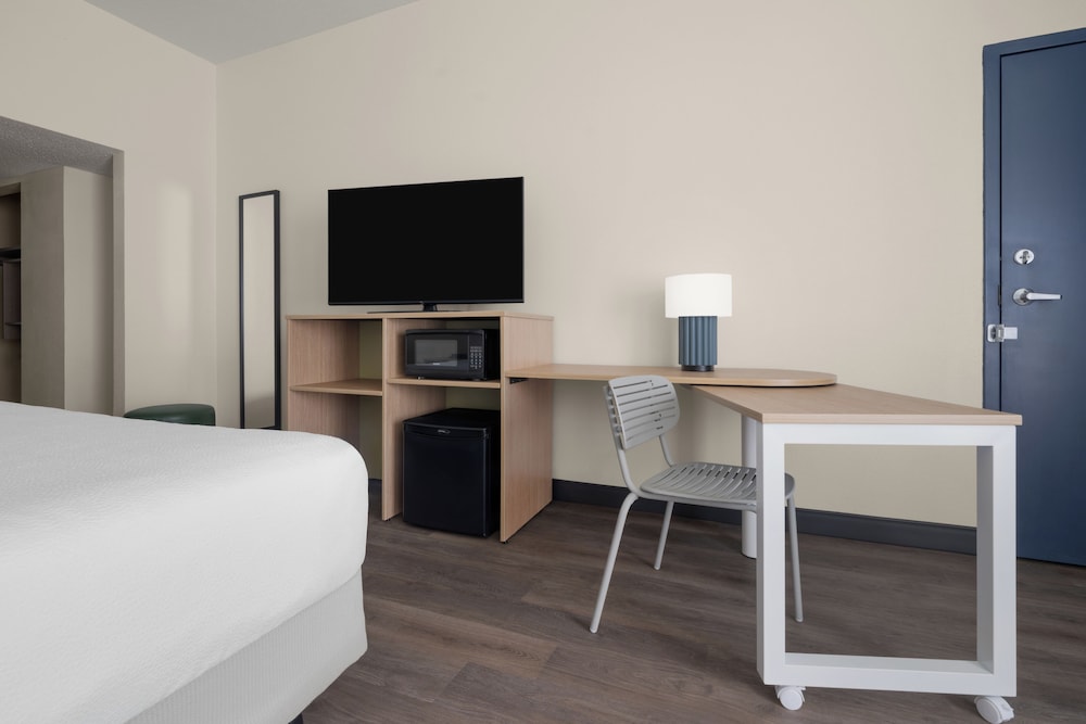 Spark by Hilton Florence North I 95 SC - photo 6