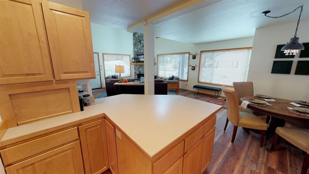 Longhorn Hideaway by Casago McCall Donerightmanagement - photo 8