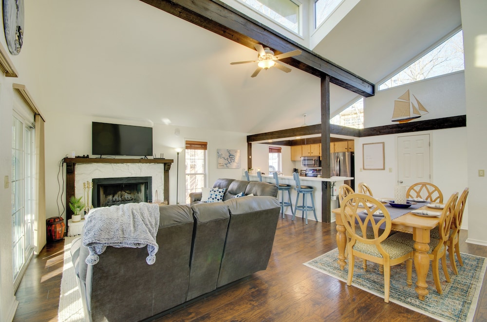 Screened Porch and BBQ Margaritaville Resort Escape — 4-Star Luxury Hotel in Osage Beach, United States