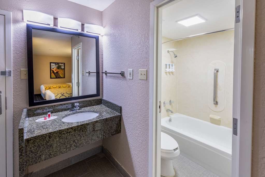 Baymont by Wyndham McAllen Pharr - photo 35