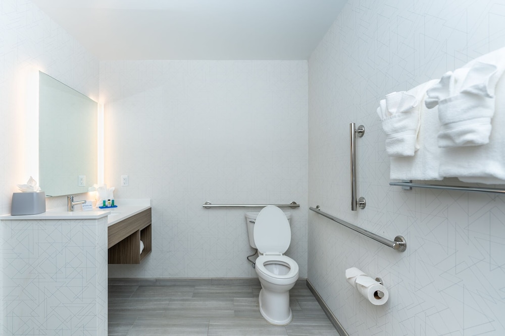 Holiday Inn Express & Suites Charlottesville by IHG - photo 72