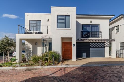 Songbird D’Aria Cape Town luxury house on Wine Estate
