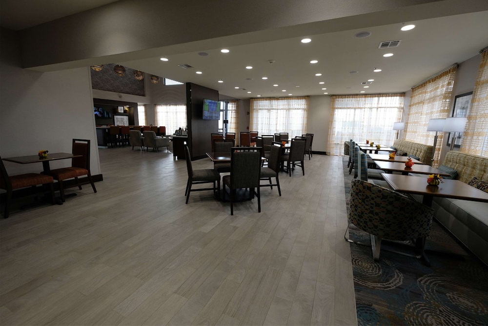 Hampton Inn Searcy - photo 14